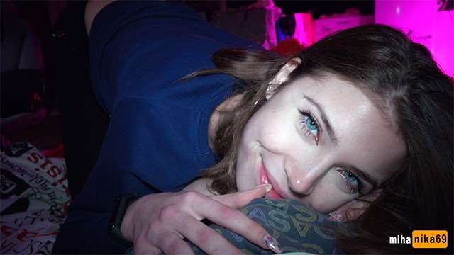 MihaNika69 4K POV：极致沉浸！超清第一视角爆操，肉棒狂顶湿润深处！